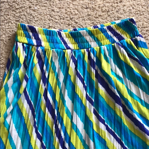 High low crinkle skirt size medium NWOT - Picture 2 of 3